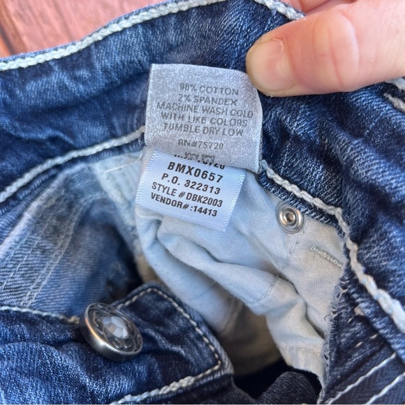 Daytrip Distressed Bootcut Jeans - Picture 13 of 13